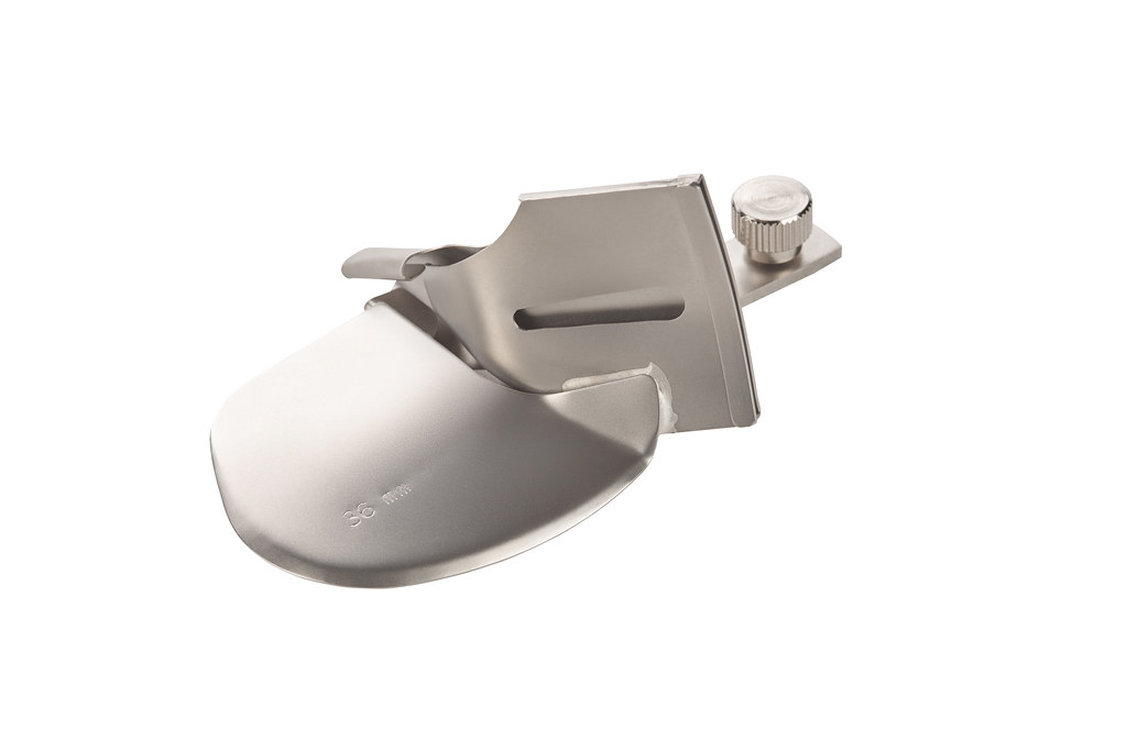 Bernina Устройство для окантовки срезов косой нефальцованной бейкой  № C21 (10/36 мм)