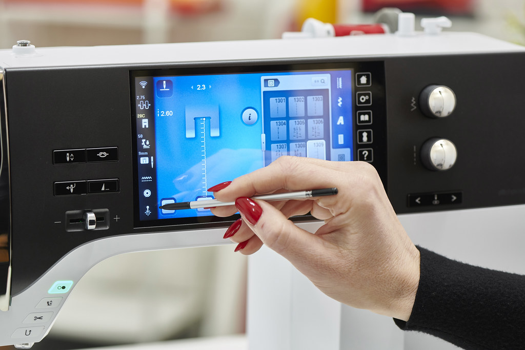 Швейная машина Bernina B790 Pro