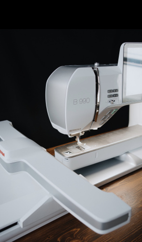 Швейно-вышивальная машина BERNINA B990 