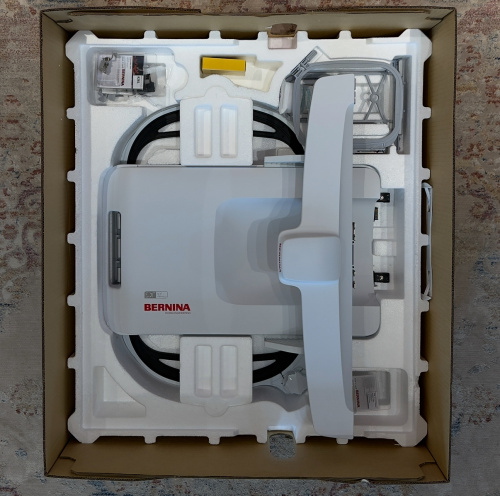 Швейно-вышивальная машина BERNINA B990 