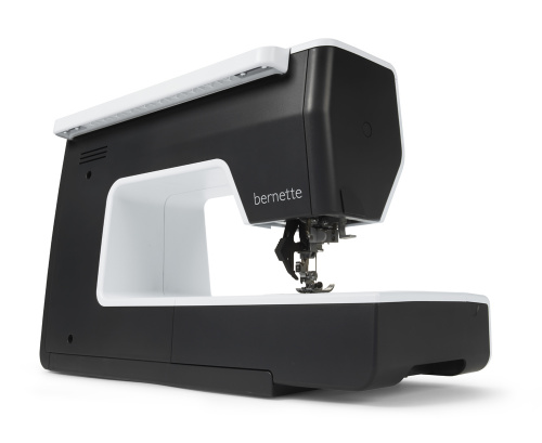 Швейная машина BERNETTE b77 