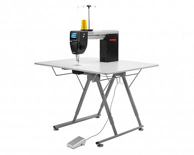 Машина для стежки BERNINA Q16 на столе