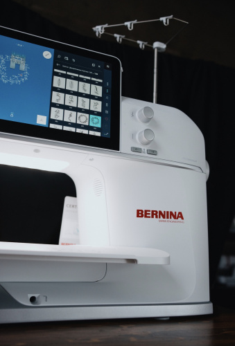 Швейно-вышивальная машина BERNINA B990 