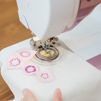 Почему ломается игла в швейной машине: почему может произойти поломка иголки