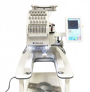 Промышленая автоматическая вышивальная машина VELLES VE 1200SE с пяльцами и столом-подставкой Промышленая автоматическая вышивальная машина VELLES VE 1200SE с пяльцами и столом-подставкой