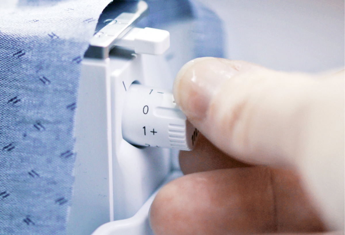 Коверлок BERNINA L 890 