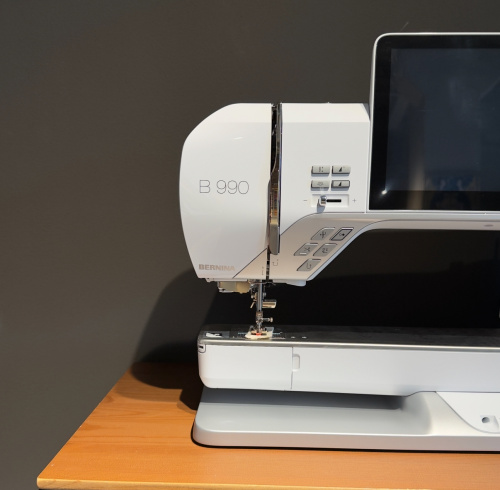 Швейно-вышивальная машина BERNINA B990 