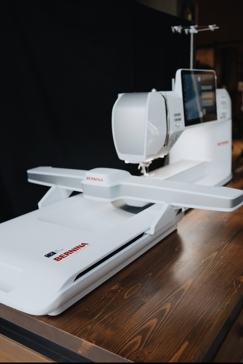 Швейно-вышивальная машина BERNINA B990 