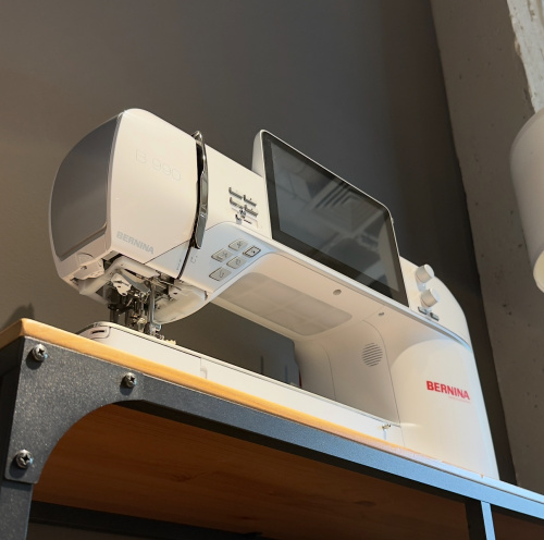 Швейно-вышивальная машина BERNINA B990 