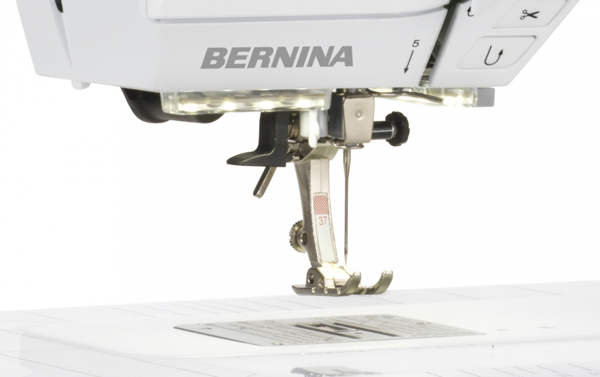 Швейная машина BERNINA 475 QE 