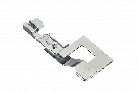 Bernina Лапка для оверлока для выполнения сборок к L450/L460