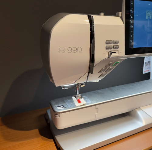 Швейно-вышивальная машина BERNINA B990 