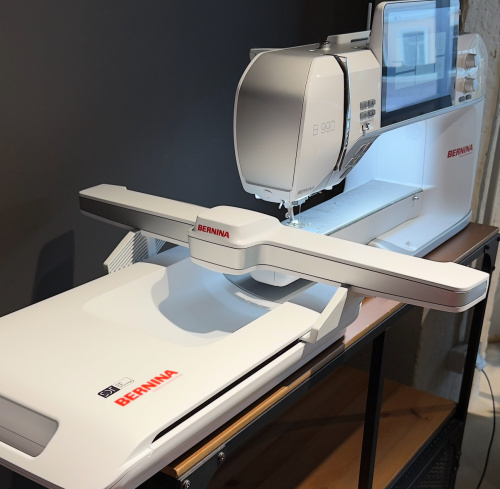 Швейно-вышивальная машина BERNINA B990 