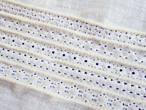  Bernina Лапка для шв. маш. №46C для защипов и декорат.стр.