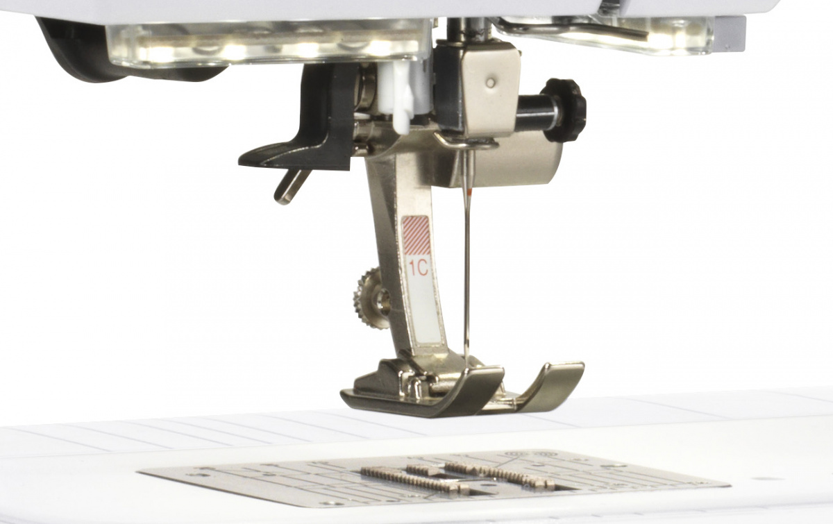 Швейная машина BERNINA 480 