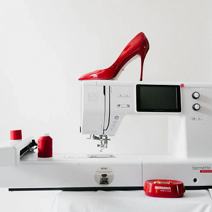 Стучит швейная машинка: причины при шитье, что делать со стуком во время работы