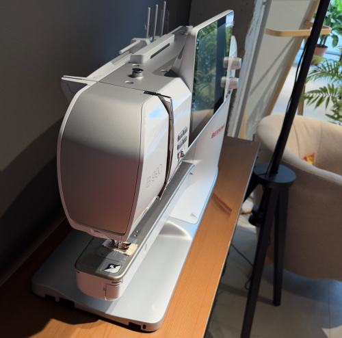 Швейно-вышивальная машина BERNINA B990 
